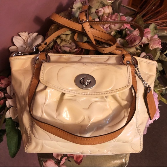 Coach Leah Embossed patent leather light yellow small tote bag - Picture 5 of 11